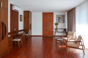 The Ocean Friends 2BR Villa Pool, Workspace & Jacuzzi in Perenenan