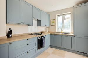 The Randall Retreat - Spacious 4BDR Home with Garden