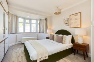 The Randall Retreat - Spacious 4BDR Home with Garden