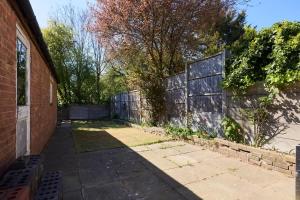 The Randall Retreat - Spacious 4BDR Home with Garden