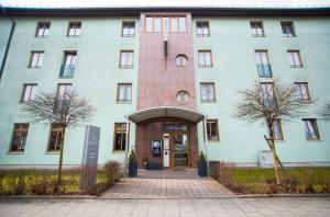 Hotel Perlach Allee by Blattl