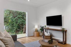 Sunny Shores - Family Retreat with Heated Spa