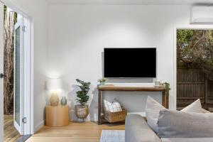 Sunny Shores - Family Retreat with Heated Spa