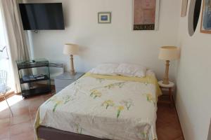 Pretty T1 with garden by the sea