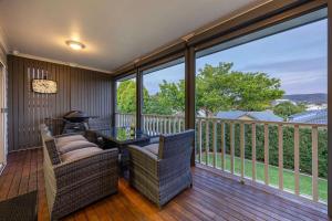 Roseys Cottage - 600m to Beach & Mountain Views