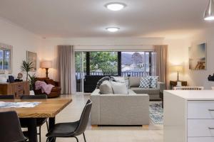 Roseys Cottage - 600m to Beach & Mountain Views