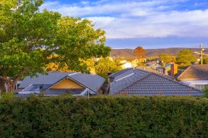 Roseys Cottage - 600m to Beach & Mountain Views