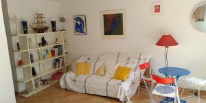 Pretty T1 with garden by the sea