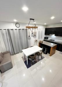 Relaxing 2BR Corner Home with Calming Lanai Area