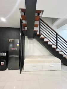 Relaxing 2BR Corner Home with Calming Lanai Area