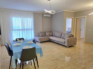 Sea View Apartment in Durres Beach 100