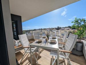 Casa Buena Vista Golf - Bright Apartment with Sunny Balcony & Pool