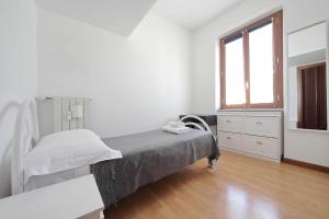 Stazione Trastevere 3BR Flat by Flatinrome