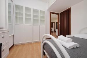 Stazione Trastevere 3BR Flat by Flatinrome