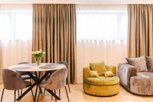 Stylish Stay - Workspace & Netflix Included