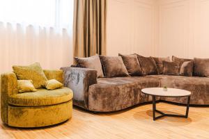 Stylish Stay - Workspace & Netflix Included