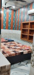 Kanha ji 5 star PG family 12 rooms near lord Krishna temple free pick up service also Activa rent