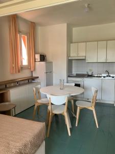 Monolocale Marina di campo con piscina