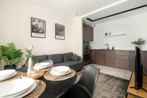 Modern Studio with Parking near Lake Malta by Noclegi Renters