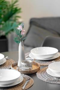 Modern Studio with Parking near Lake Malta by Noclegi Renters