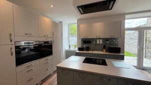 The Bakehouse - by Caithness Luxury Apartments NC500 - 5 Bedroom Luxury Holiday Home - Sleeps Work teams upto 5 & holiday makers upto 10