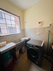 Riverside Drive Spacious 2 BR