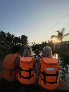 HostelExp, Munroe Island - A Community Experience