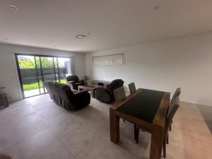 Cozy Queen Room in Modern Home! - OR3