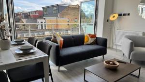 Luxury 2 Bedroom with Balcony Sleeps 4