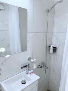 Mont Parnes Little House