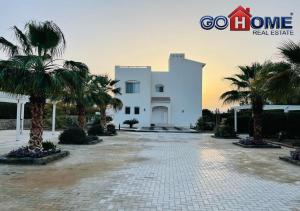 Spacious Villa 4 Broom Private Pool V35 at White villa