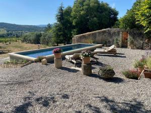 Le Domaine Saint Jean - 3hvězdičkové hotely ve městě Saint-Saturnin-dʼApt