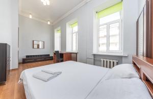 Світло 24 7 Простора 3 кімнатна біля Майдану Незалежності