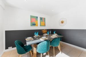 Spacious 4-Bed Home in Bath with Garden