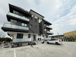 Airport White Hideway & Parking