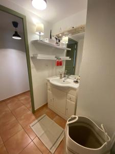 Appartements By Elodie T2 cosy vieux Hyeres-Parcours des arts : photos des chambres