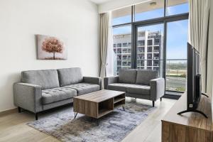 1BR Azizi Riviera 44 City Skyline View