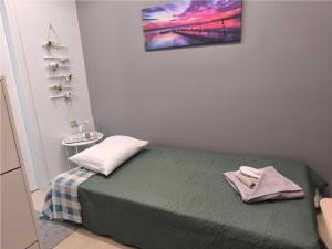 Byrons Corner Chic Athenian Hideaway