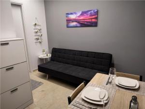 Byrons Corner Chic Athenian Hideaway