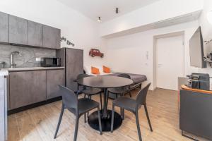 Anna Bijoux - Vatican City & Metro Ottaviano