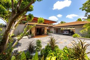 Baan Phuttarak Villa - 4BR Private Sea View