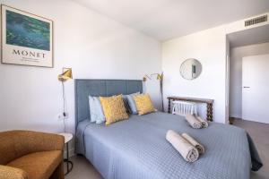 AR3 Stylish new apartment in Estepona with pool, gym and garage