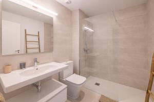 AR3 Stylish new apartment in Estepona with pool, gym and garage