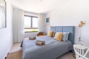 AR3 Stylish new apartment in Estepona with pool, gym and garage