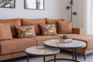 AR3 Stylish new apartment in Estepona with pool, gym and garage