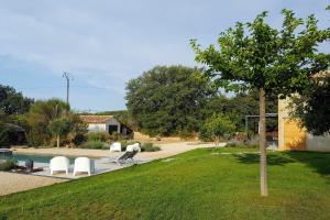Maisons de vacances Maison des Vignes Swimming pool and charm in Lauris : photos des chambres