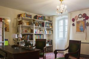 Maisons de vacances Holiday Home in Lourmarin Stunning View of the Chateau : photos des chambres