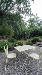 Maisons de vacances Holiday Home in Lourmarin Stunning View of the Chateau : photos des chambres