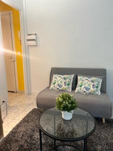 Appartements Appartement cosy proche metro 8 : photos des chambres