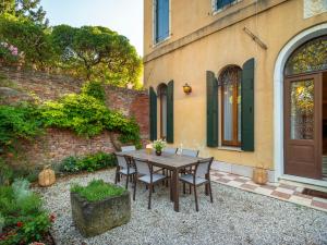 Domus Carla with Garden R&R